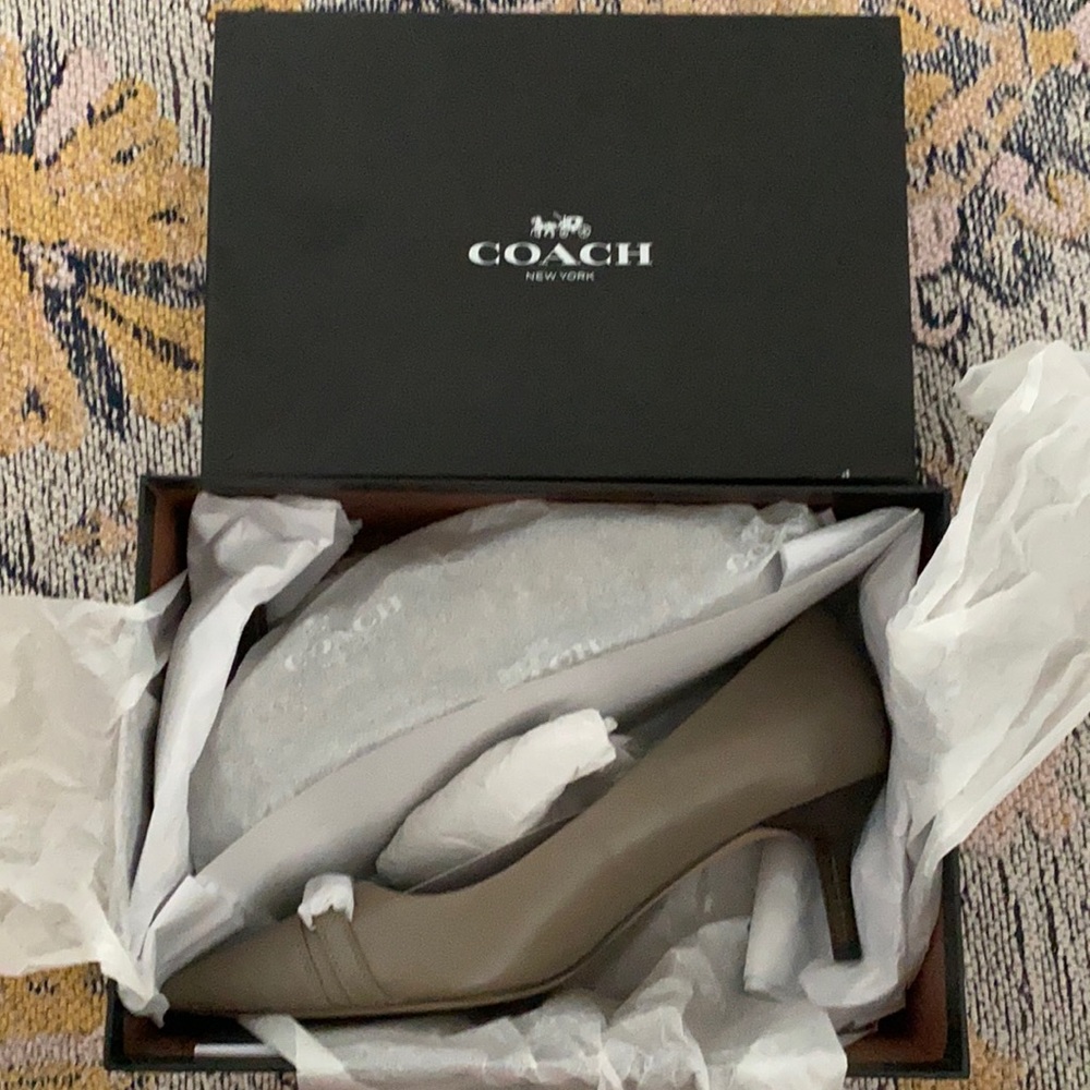 Coach | Short heeled pumps, brand new in box